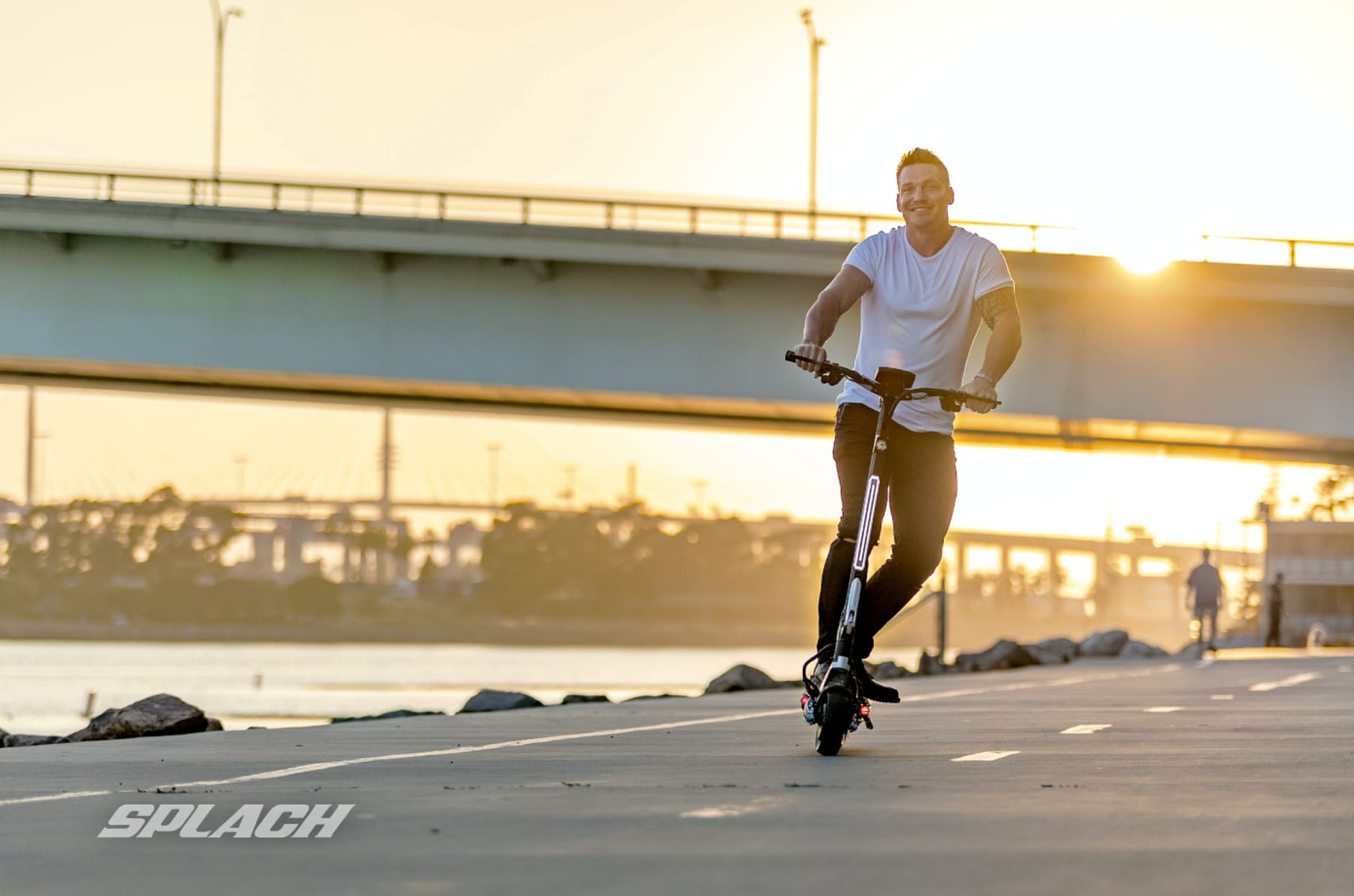 SPLACH Mukuta: An E-Scooter with Detachable Battery & Power Bank in On –  SPLACH Bike