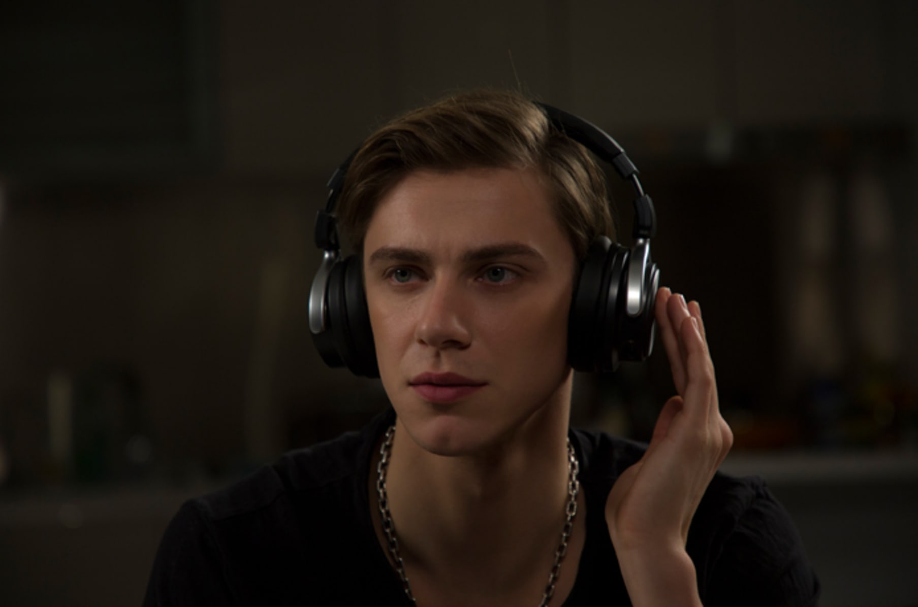 Surge 3d The Ultimate Wireless 3d Hi Fi Headphone Indiegogo