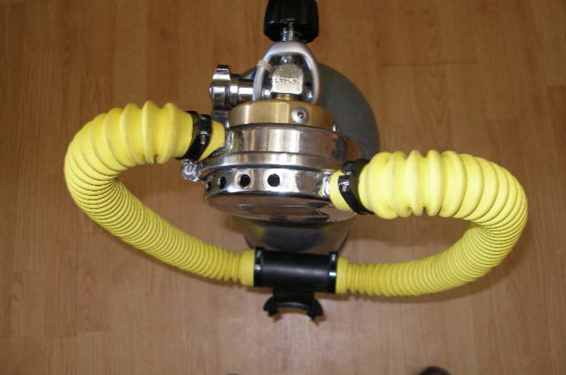 modern double hose scuba regulator