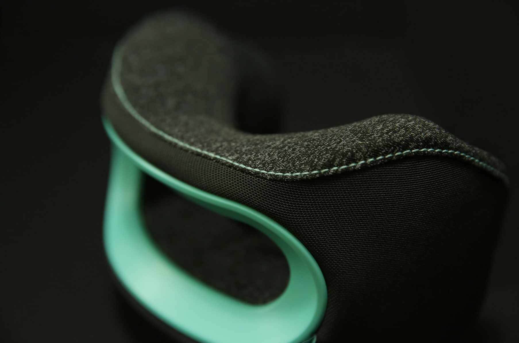 Brookstone neck pillow best sale bullrest