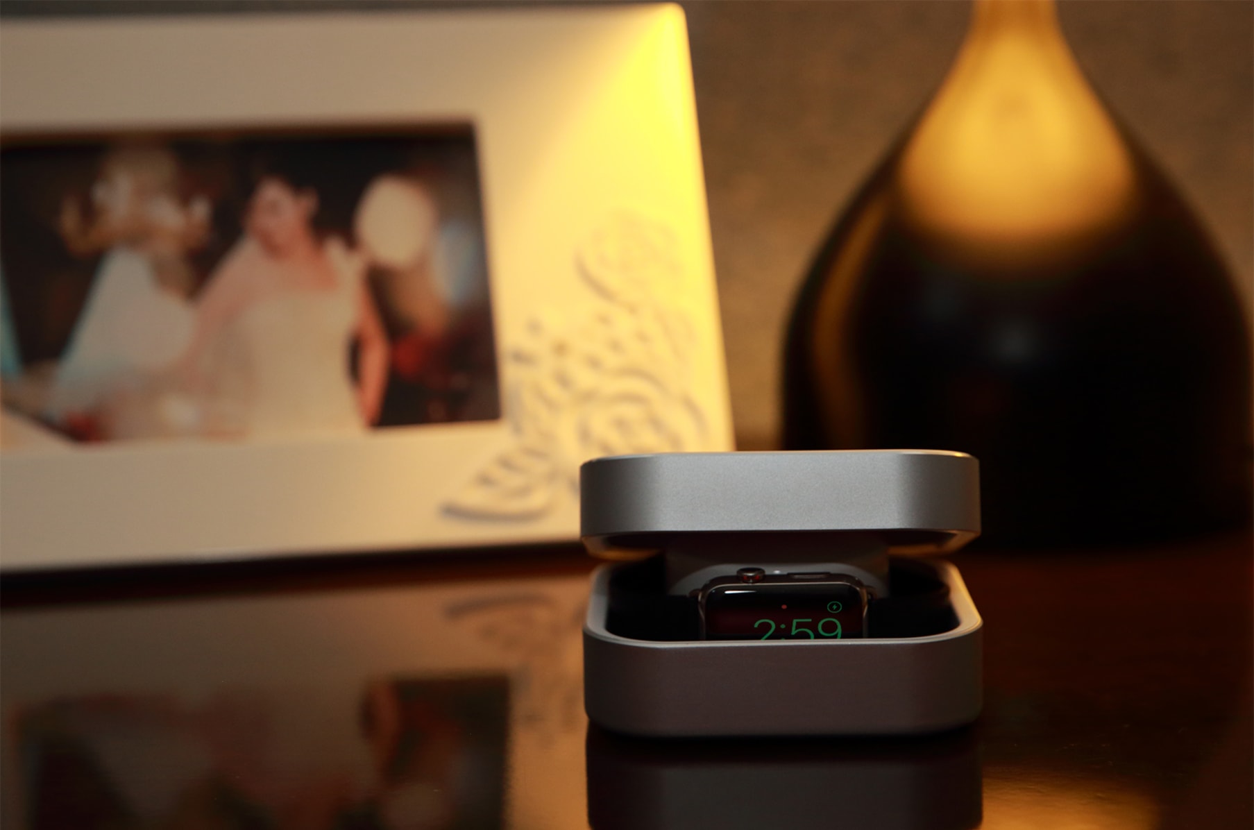 Amber apple top watch charging case