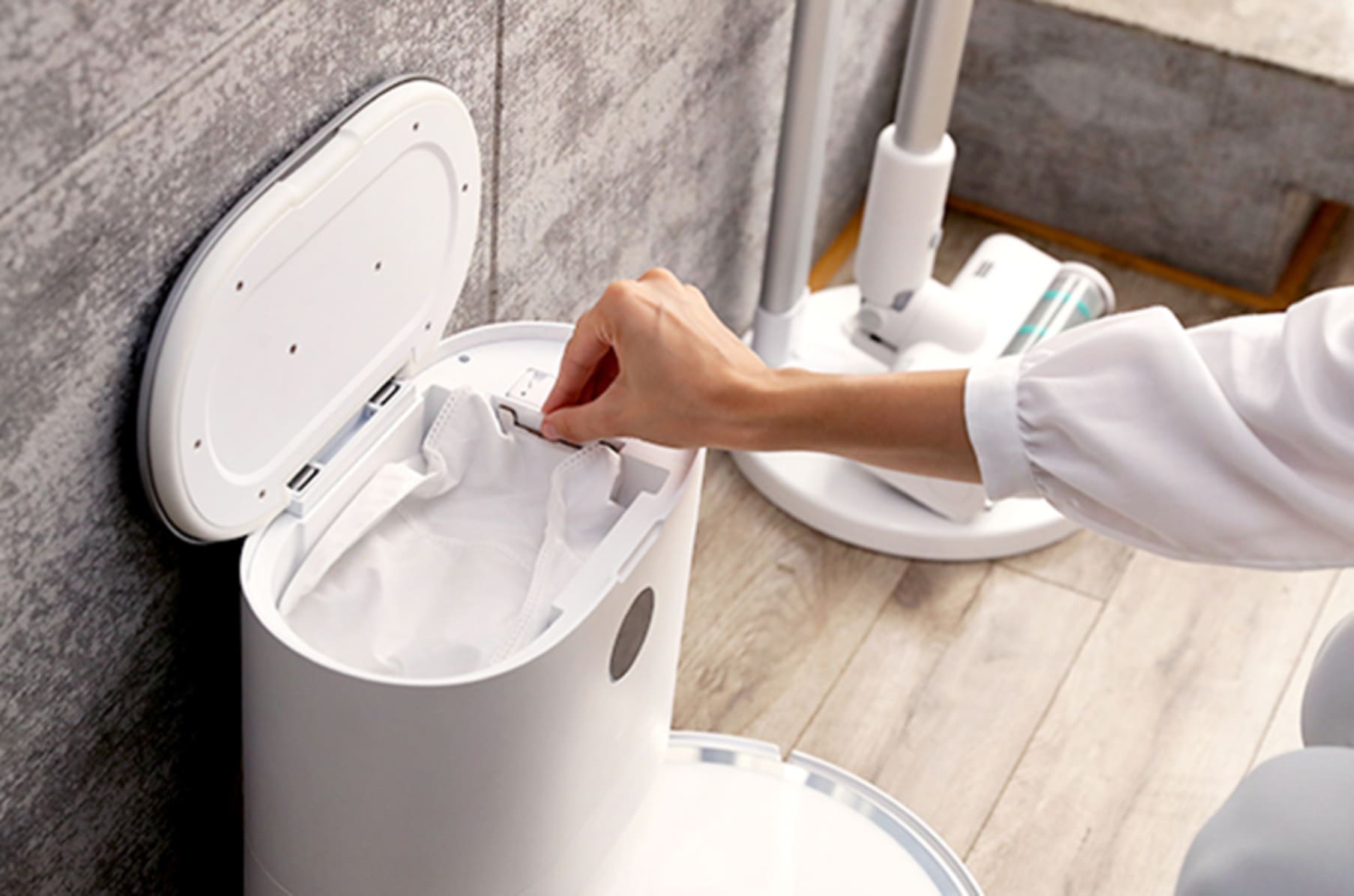 hands free dust collecting robotic