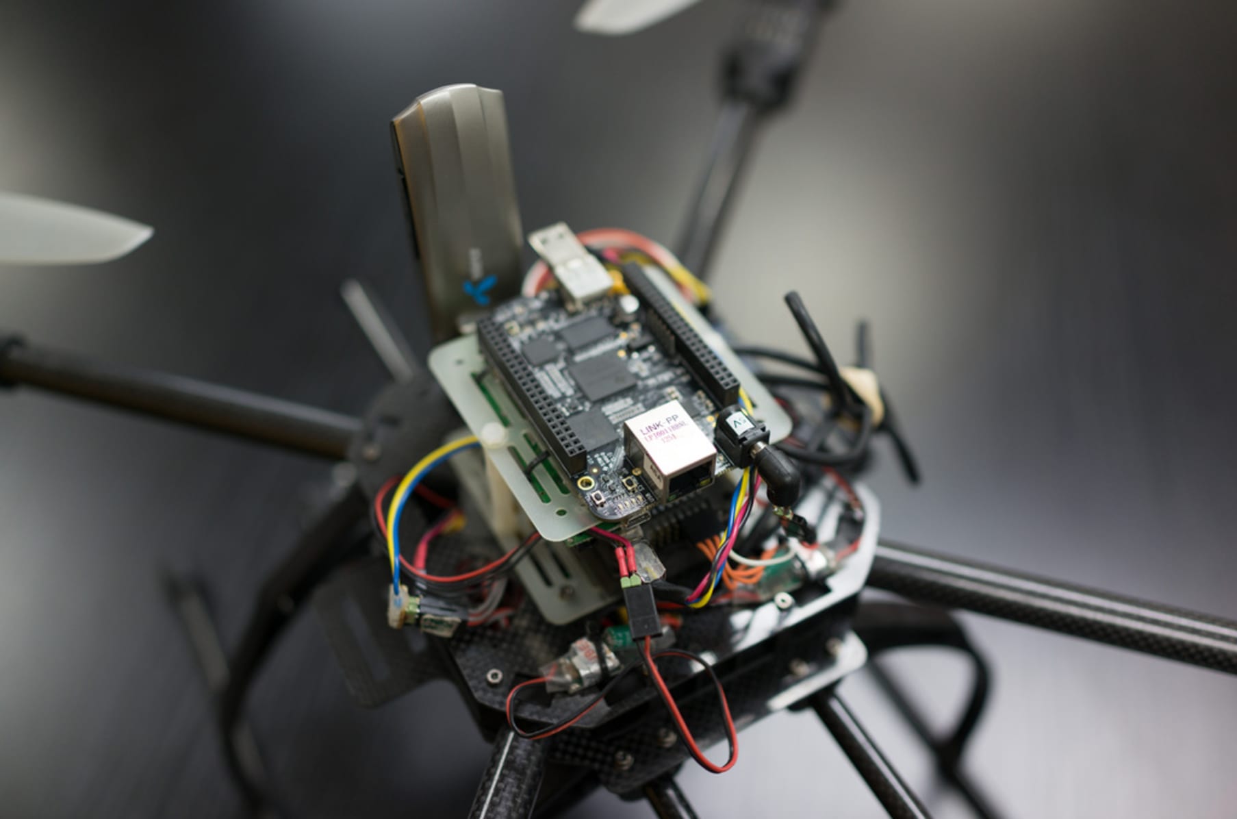 F p b. ФПВ дроны. Расбери FPV. FPV дрон 3 камеры. Рой FPV.