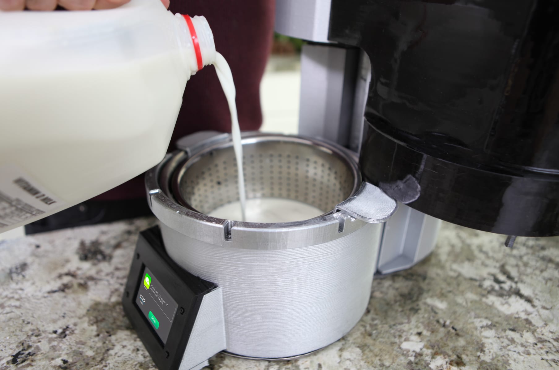 Fromaggio: A smart, automatic home cheesemaker
