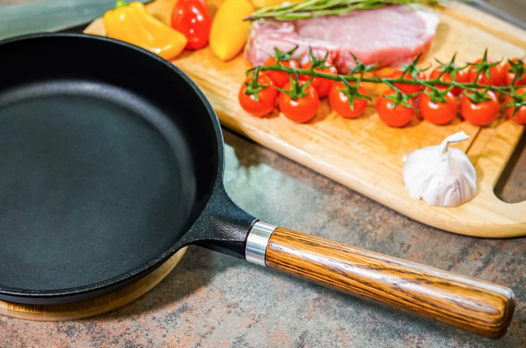 Cast Iron Skillet, Small Frying Pan with Detachable Wooden Handle