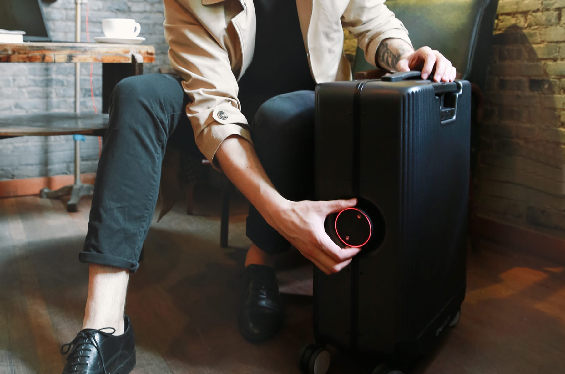 R1: The First and Only Suitcase | Indiegogo