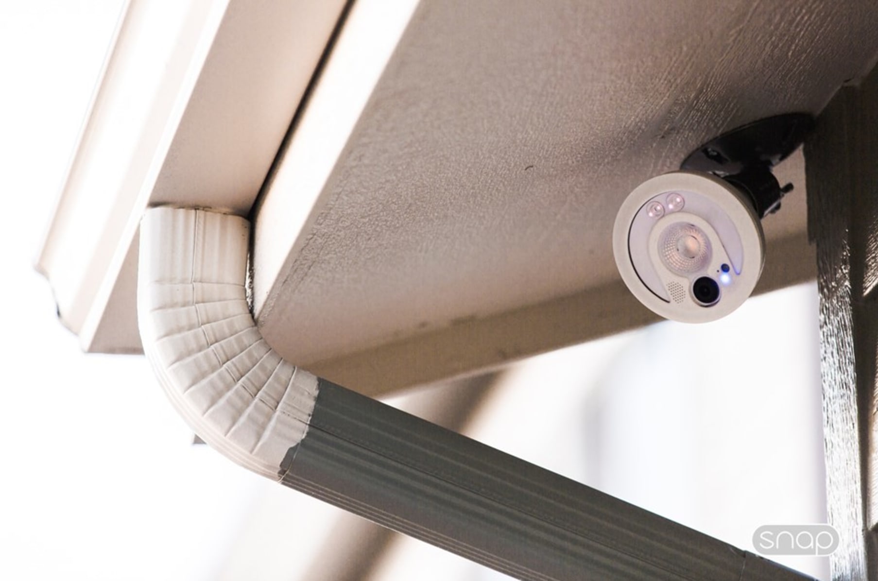 Snap LED Floodlight with an HD Camera Indiegogo