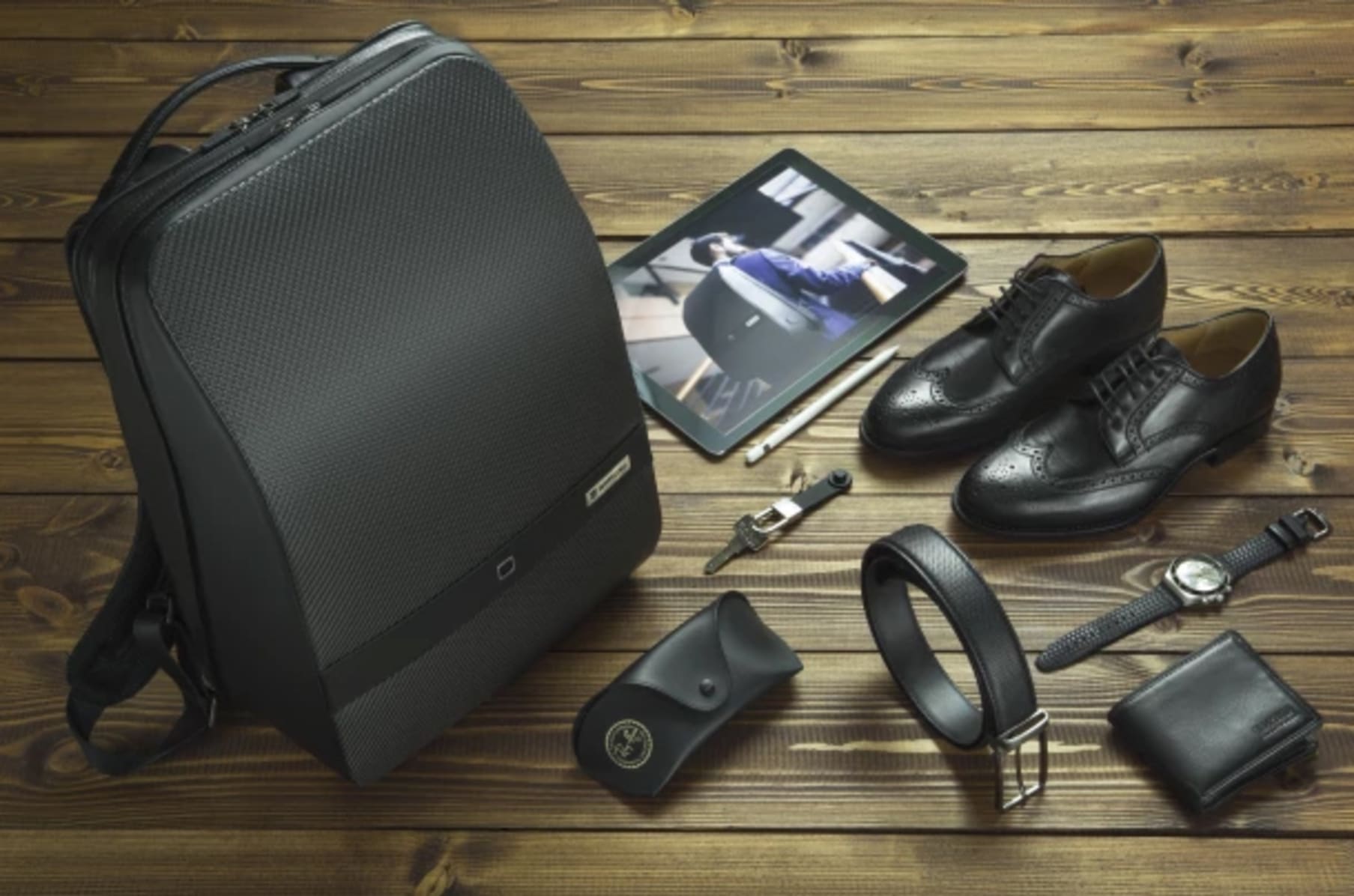 Lumzag The Smart Bag Packed With 7 Cool Features Indiegogo Lumzag smart backpack ensures a comfortable and easy organization of your belongings and even allows you to charge your. smart bag packed with 7 cool features