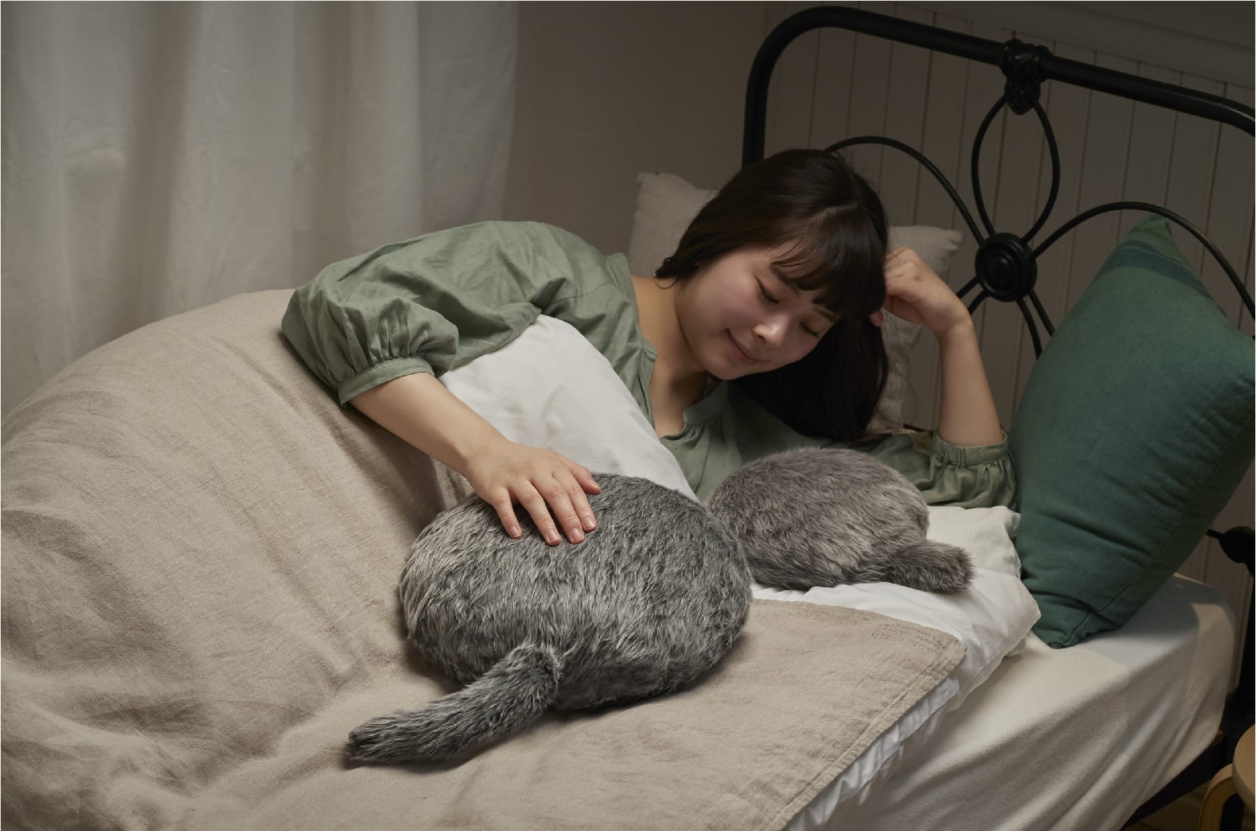 Petit Qoobo A Small Cushion With a Wagging Tail Indiegogo