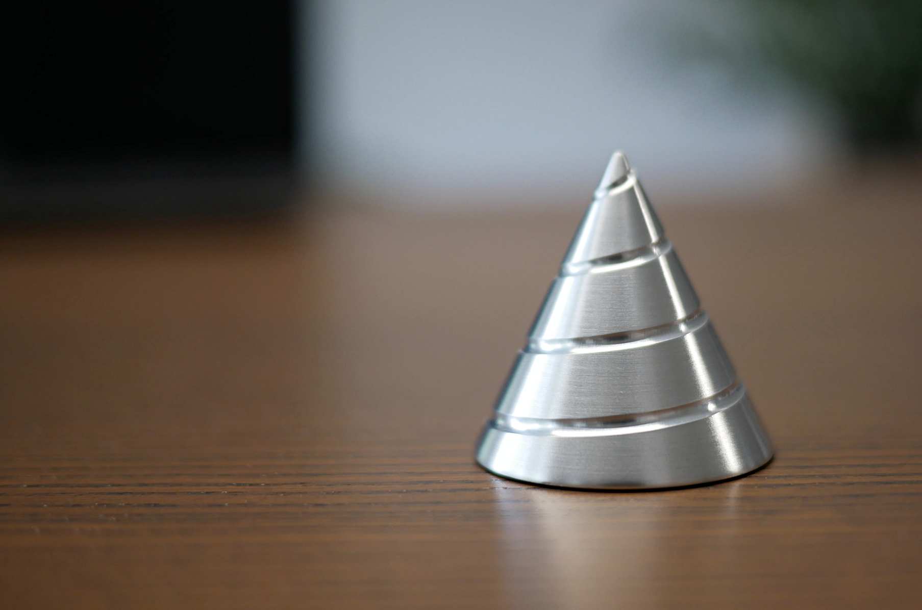 MEZMOGLOBE Nano Optical illusion kinetic desk toy Indiegogo