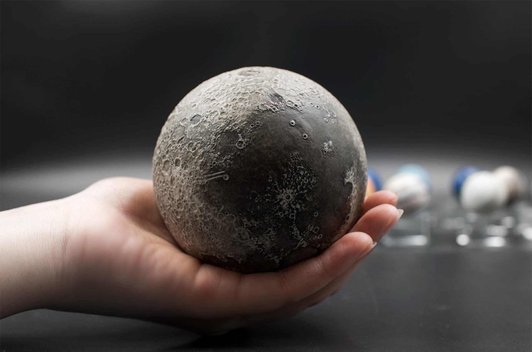 Макет луны из пластилина 1 класс окружающий мир. Макет луны из пластилина. Макет луны. Макет луны из пластилина. Модель луны из пластилина.