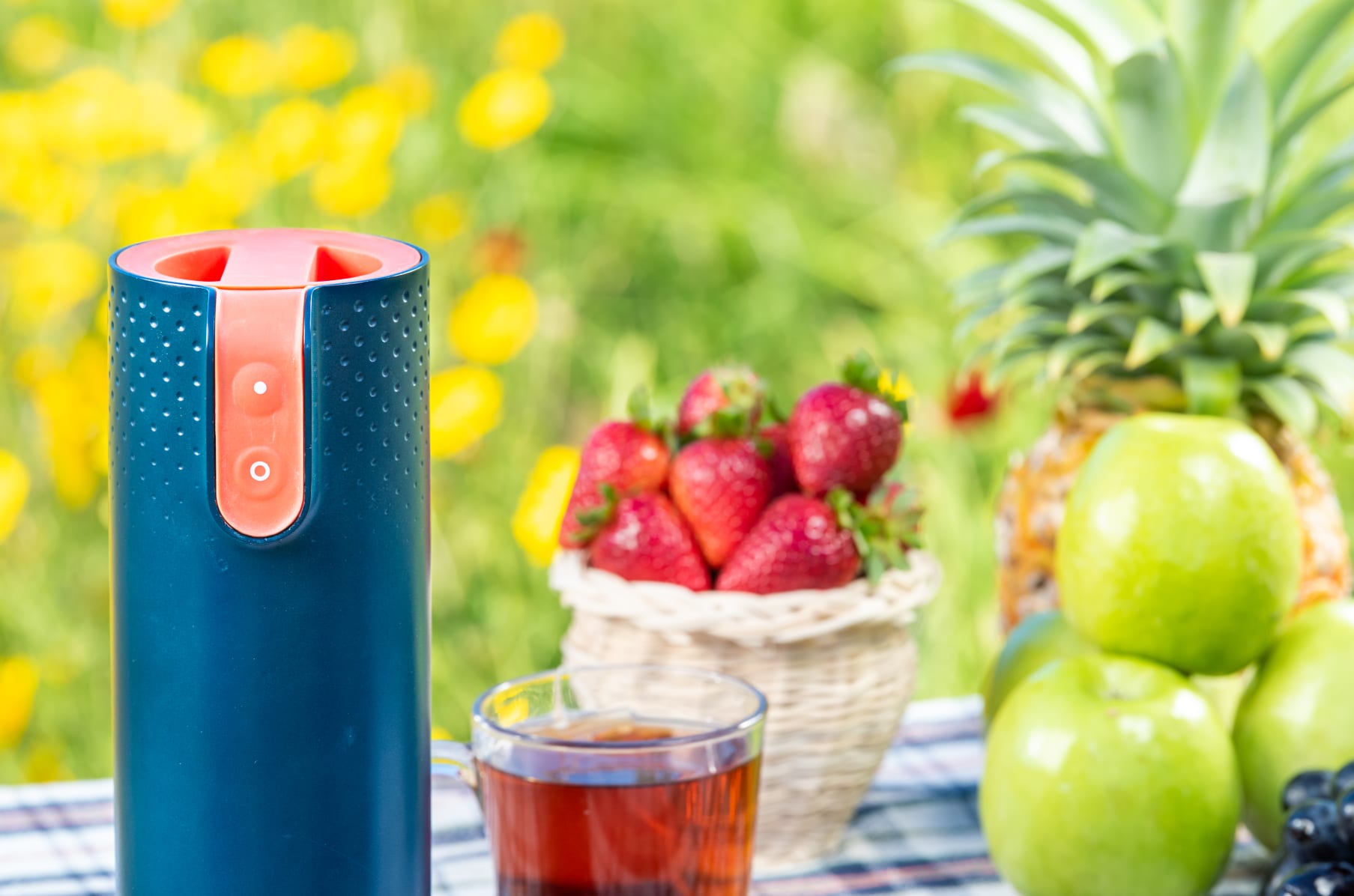 Kimos Vacuum-Insulated Bottle Doubles As A Portable Battery-Powered Kettle