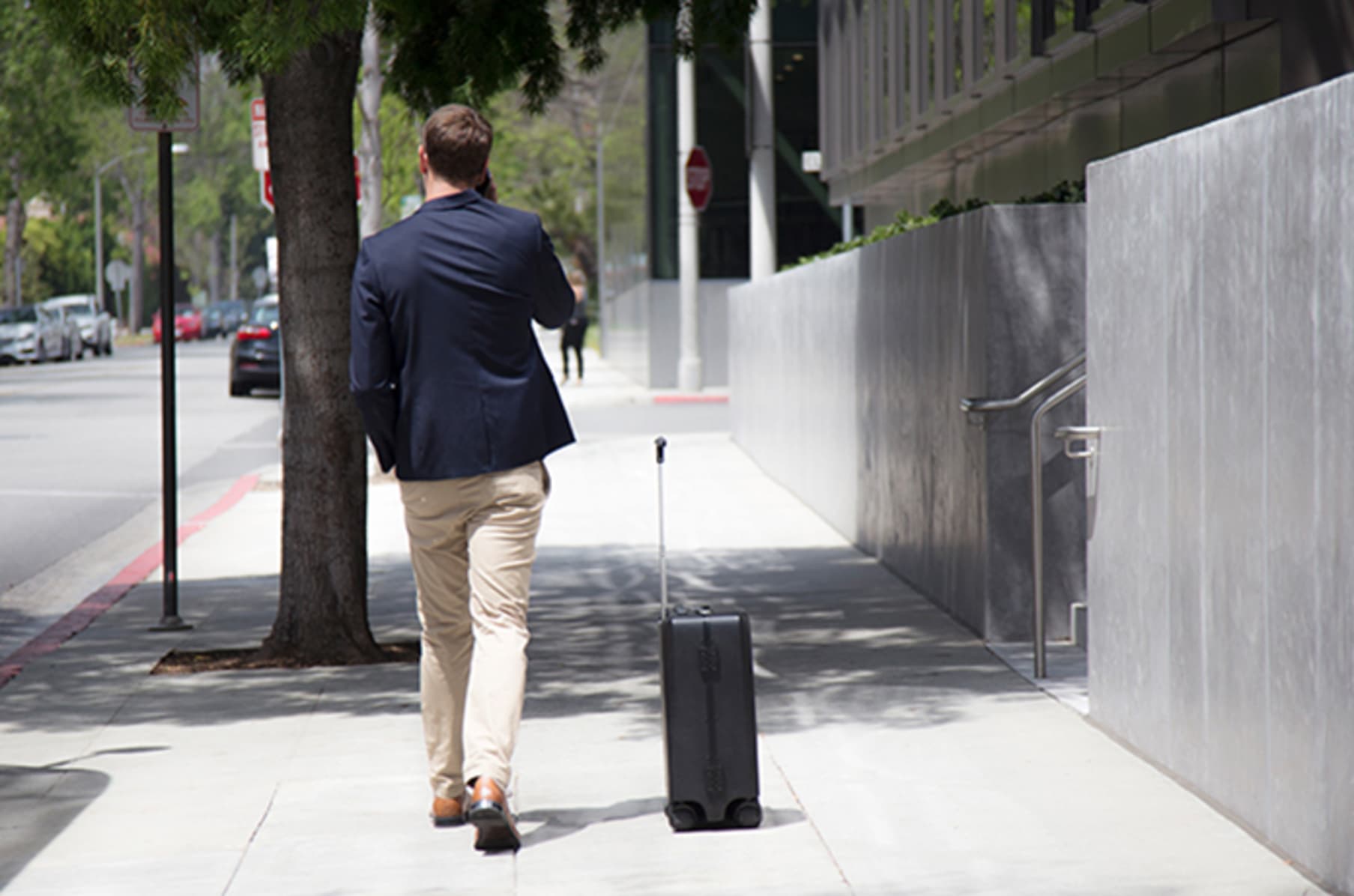 smart suitcase follows you