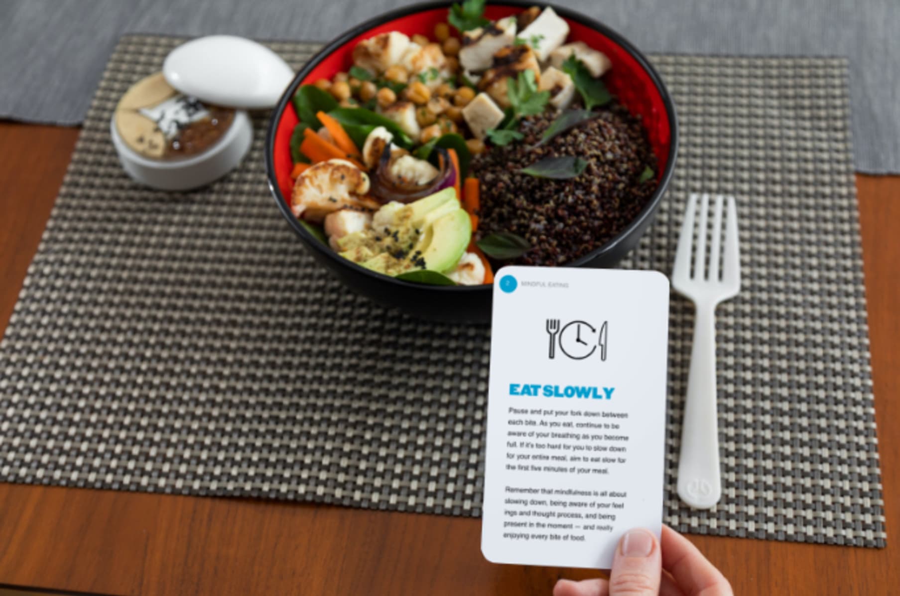 The IGGI Portion Control Bowl Uses Psychology and Smarts to Help You Diet
