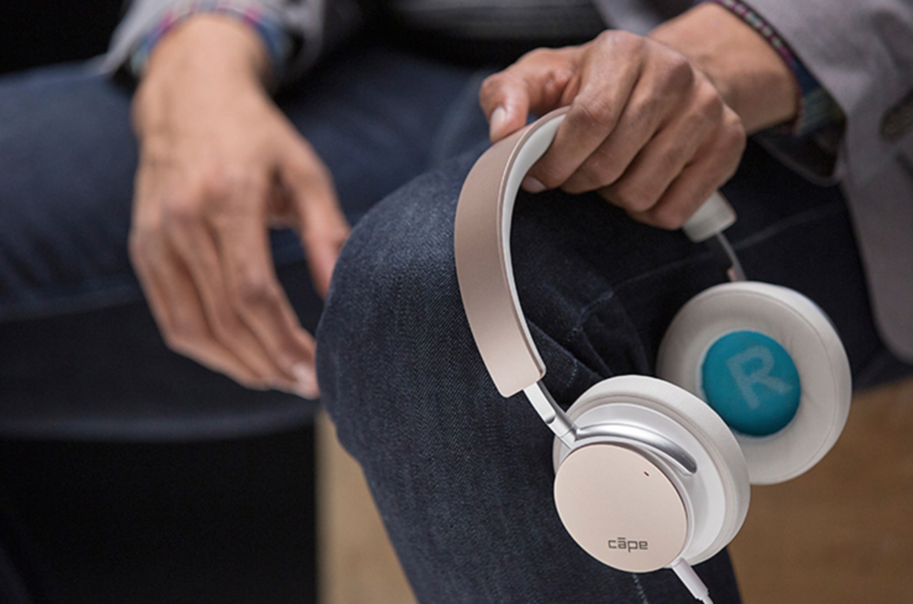 Cape Headphones Indulge Yourself In Virtual Sound Indiegogo
