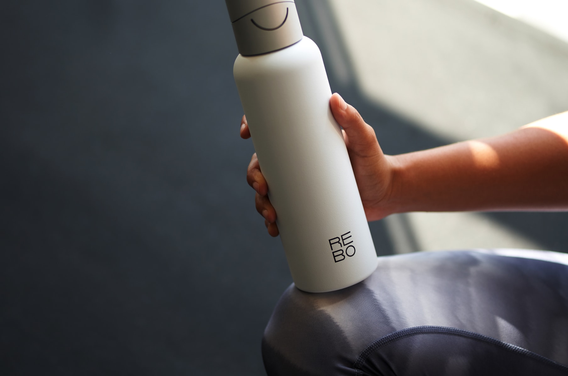 Rebo Smart Bottle Clean The Planet As You Drink Indiegogo