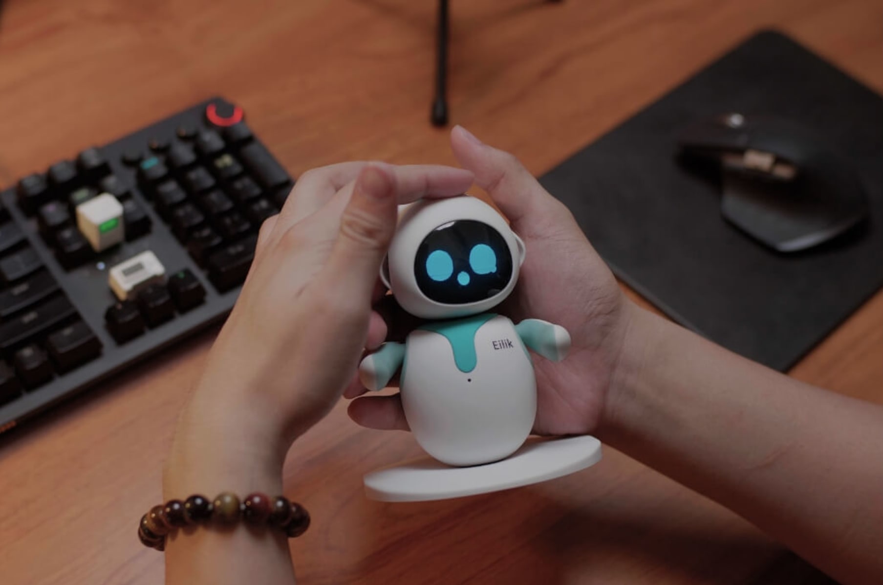 Eilik robot companion hits Kickstarter - Geeky Gadgets