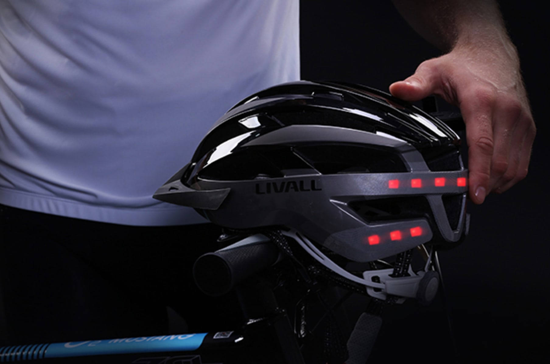 livall mt1 smart bike helmet