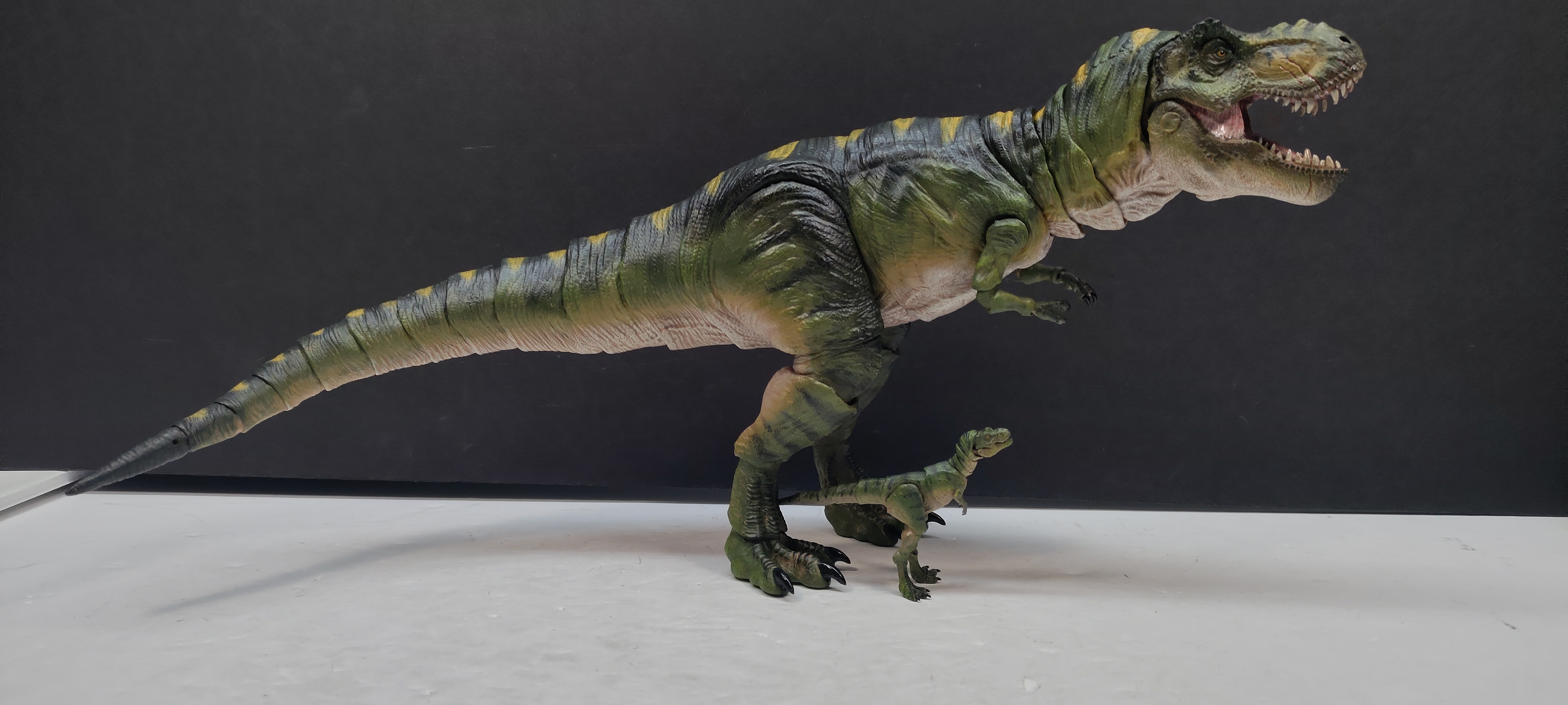Articulated outlet dinosaur figures