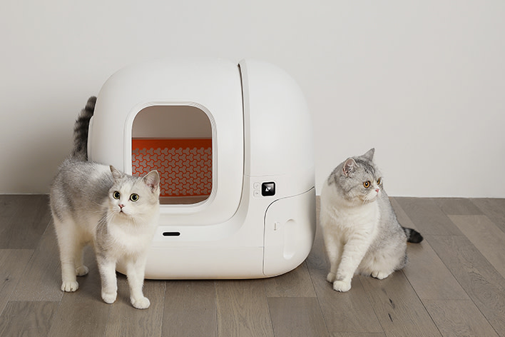 High tech deals litter box